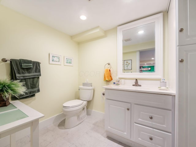 bathroom featuring toilet, recessed lighting, visible vents, vanity, and baseboards