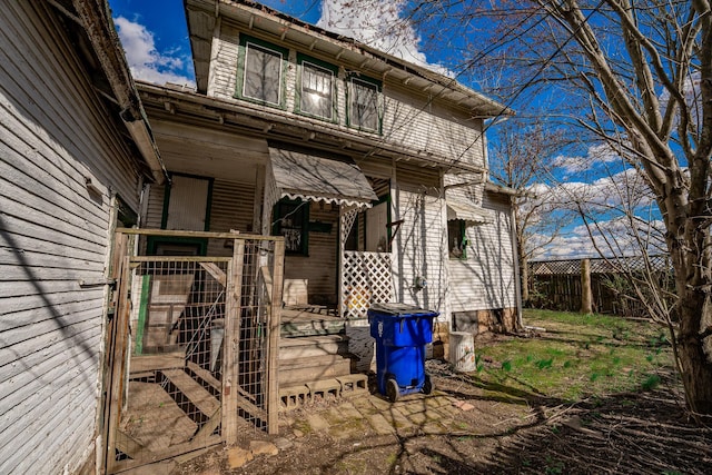 90 S Hickory St, Chillicothe, OH 45601 - exterior space featuring fence