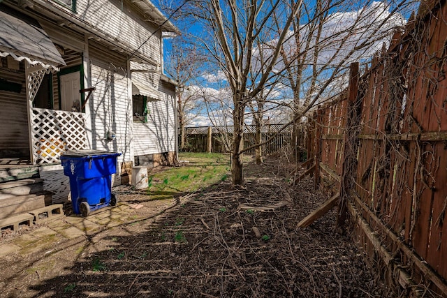 90 S Hickory St, Chillicothe, OH 45601 - view of yard featuring fence