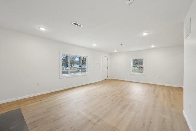 spare room featuring light wood finished floors, visible vents, baseboards, and recessed lighting