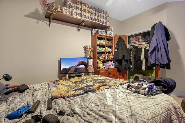 bedroom with ceiling fan and a closet