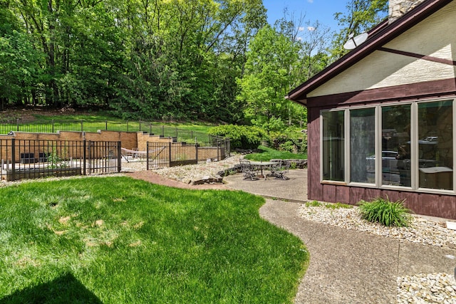 671 Carriage Ct, Newark, OH 43055 - view of yard featuring a patio