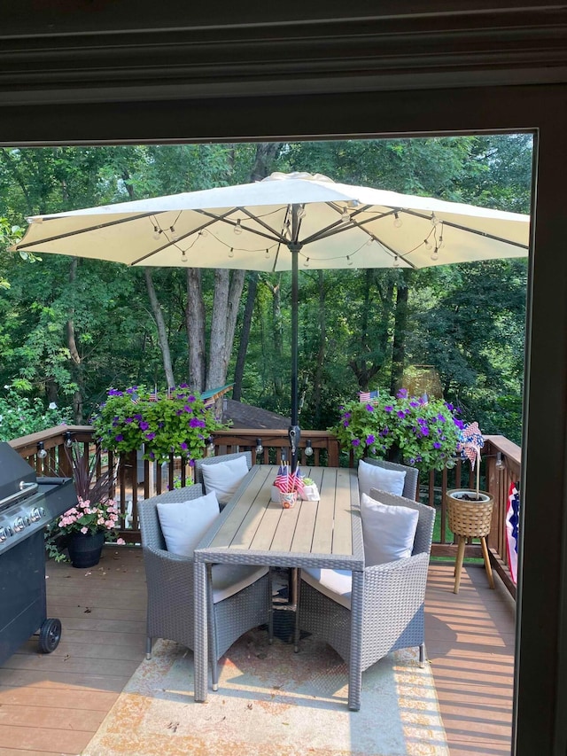 deck with outdoor dining area