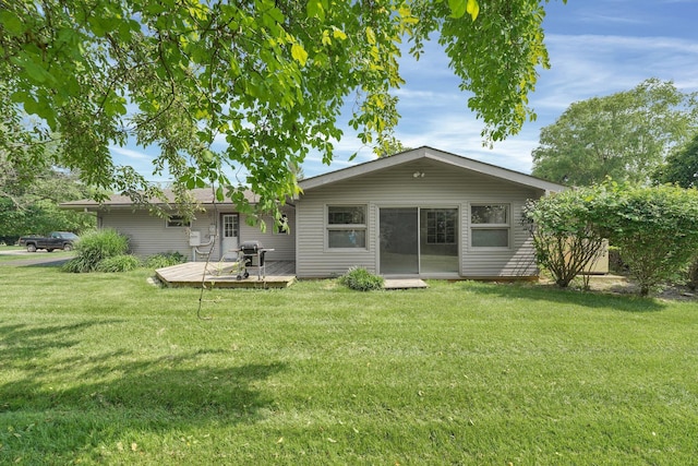 957 Sharon View Dr, Newark, OH 43055 - rear view of house with a deck and a lawn