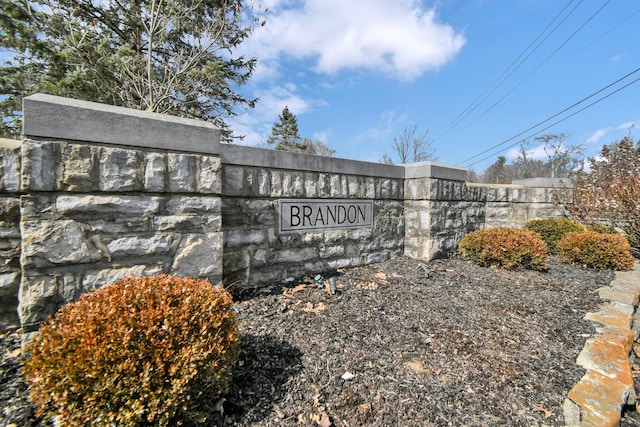 view of community / neighborhood sign