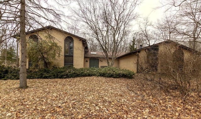 view of front of house with a garage and brick siding