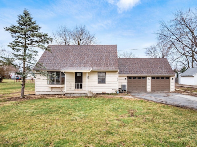 view of front of home featuring a garage, aphalt driveway, roof with shingles, central air condition unit, and a front lawn