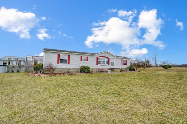 manufactured / mobile home with a front lawn