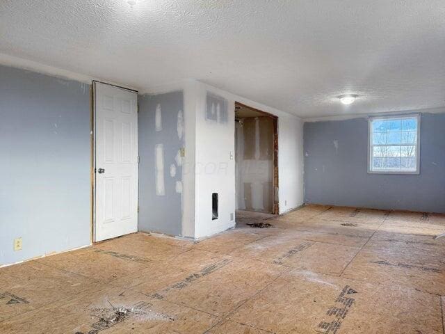 empty room featuring a textured ceiling