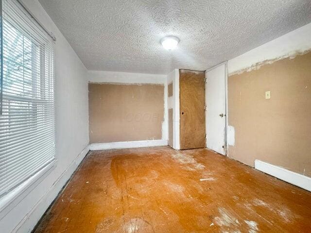 empty room featuring a textured ceiling