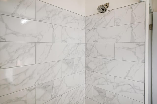 details featuring tiled shower