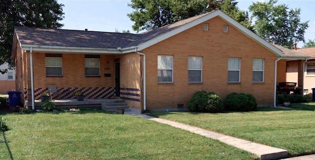 view of front of home featuring brick siding and a front yard