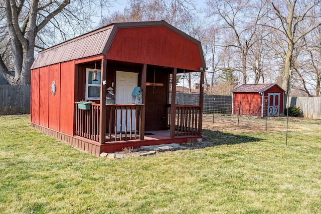 view of outdoor structure featuring an outbuilding and a fenced backyard