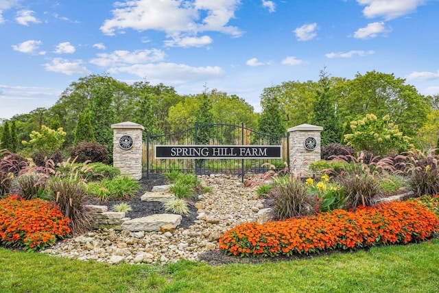 view of community / neighborhood sign