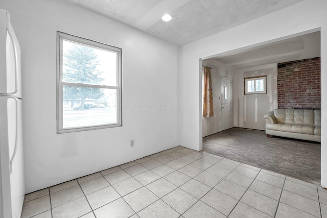 empty room featuring light tile patterned floors