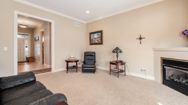 living area with visible vents, baseboards, carpet flooring, and crown molding