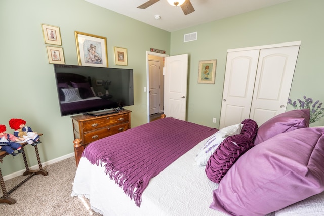 bedroom featuring visible vents, ceiling fan, baseboards, carpet floors, and a closet