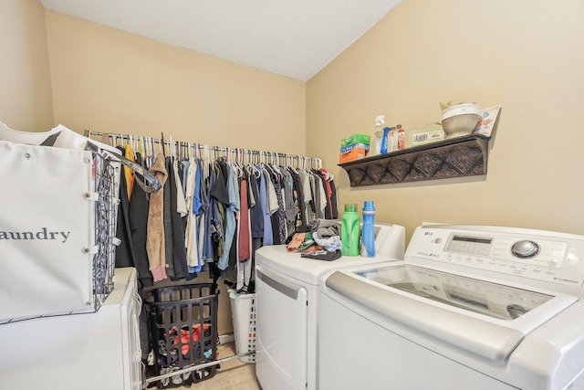 laundry room with laundry area and washer and clothes dryer