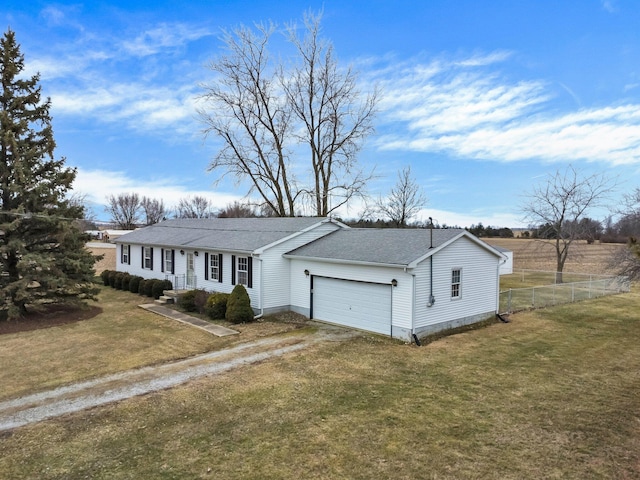 view of front of house featuring driveway, a garage, a shingled roof, fence, and a front lawn