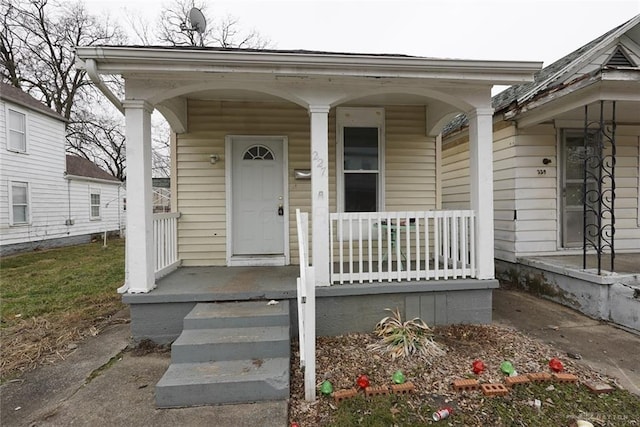 entrance to property featuring covered porch