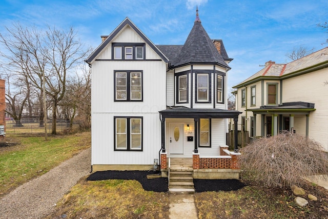 view of front of house featuring fence and covered porch