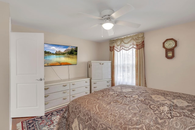 bedroom with ceiling fan