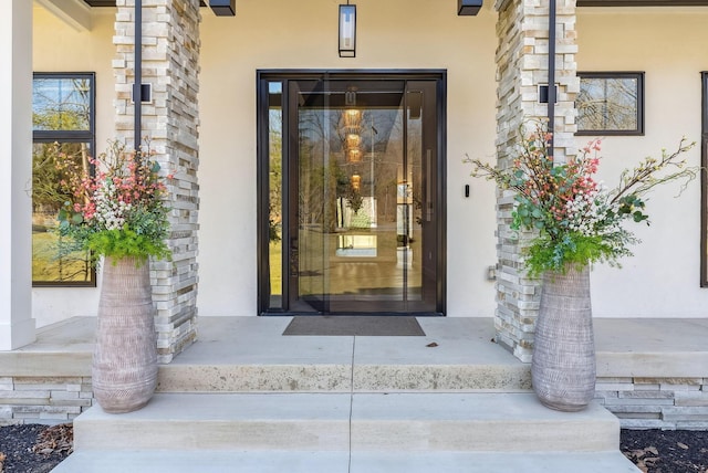 view of exterior entry featuring stucco siding