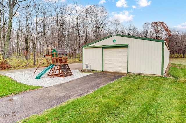 detached garage featuring aphalt driveway