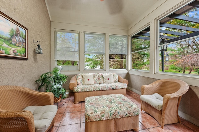 sunroom / solarium featuring ceiling fan
