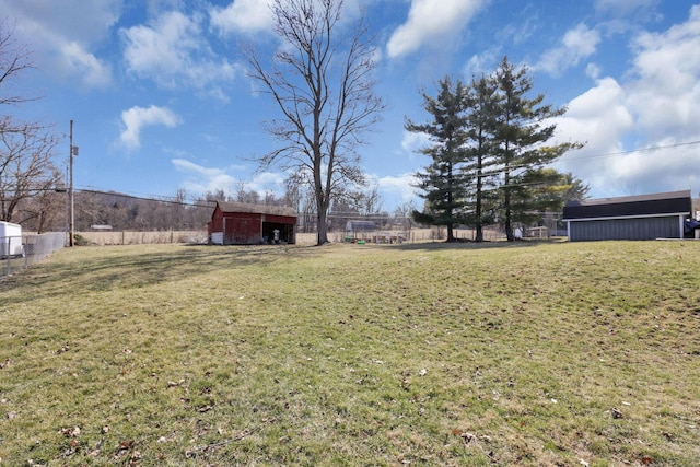 view of yard featuring an outbuilding and fence