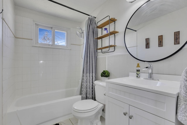 full bathroom with shower / bath combo with shower curtain, toilet, wainscoting, and vanity