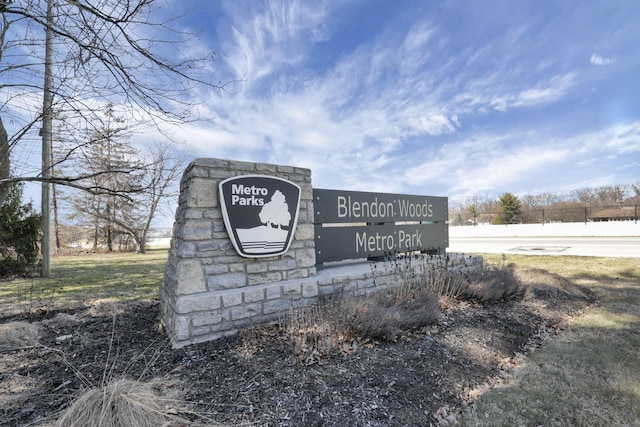 view of community / neighborhood sign