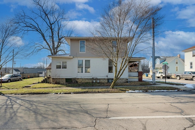 view of front of home featuring a standing seam roof, a front yard, and metal roof