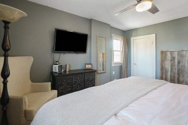 bedroom with ceiling fan