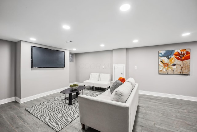 living area featuring recessed lighting, baseboards, and wood finished floors