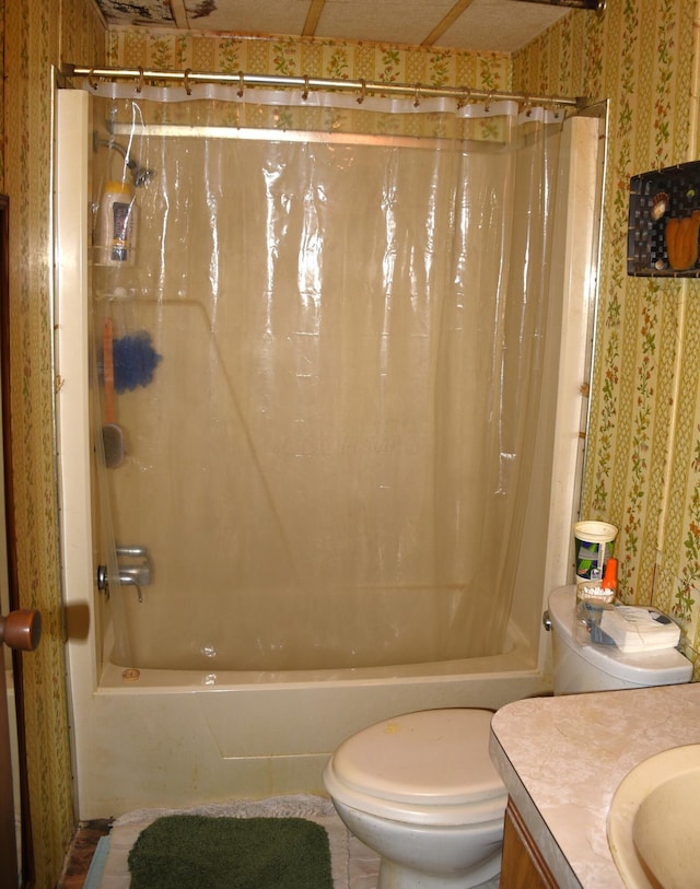 bathroom featuring shower / bathtub combination with curtain, toilet, vanity, and wallpapered walls