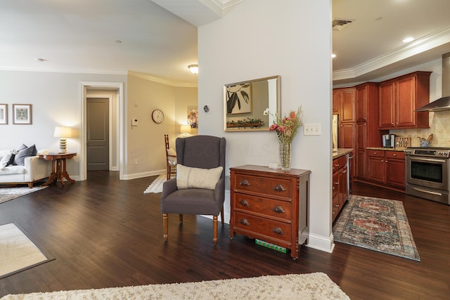 sitting room featuring recessed lighting, baseboards, dark wood-type flooring, and ornamental molding