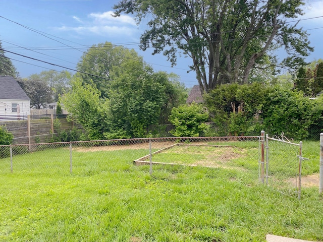 1309 Shanley Dr, Columbus, OH 43224 - view of yard