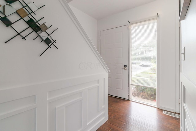 foyer entrance with dark wood-style floors and visible vents