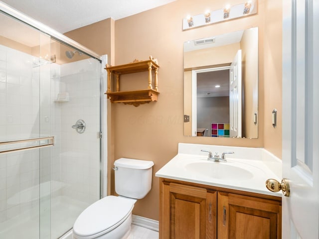 full bathroom featuring visible vents, toilet, a shower stall, and vanity