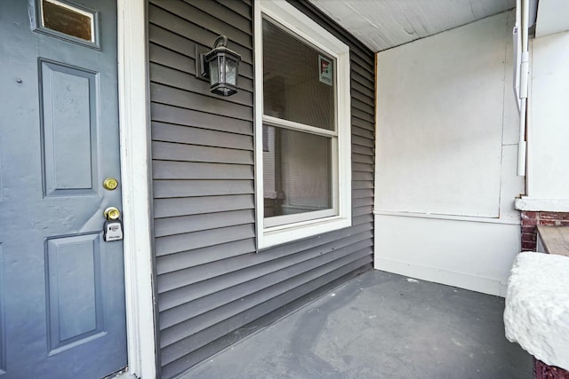 entrance to property with covered porch