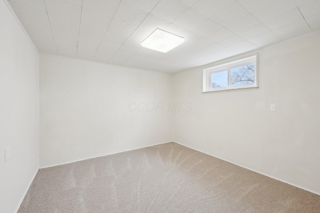 unfurnished room featuring carpet