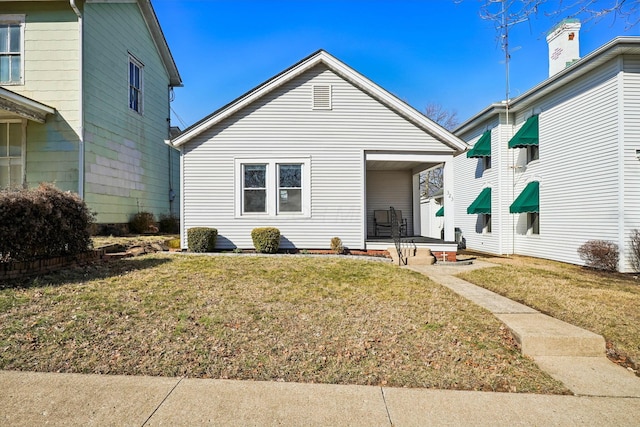 view of front of house with a front lawn