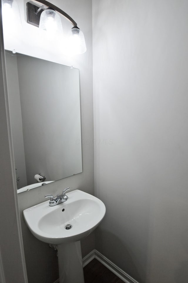 4835 Amber Crossing Dr, Columbus, OH 43232 - bathroom with a sink