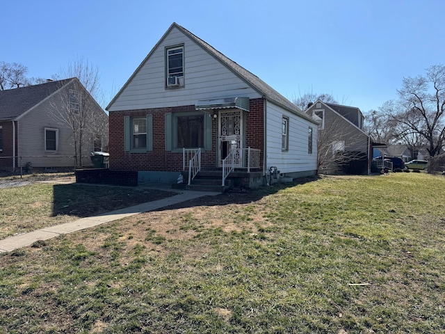 view of front of property featuring a front yard and brick siding