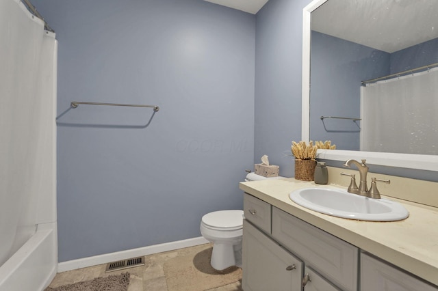 full bath with visible vents, baseboards, toilet, and vanity