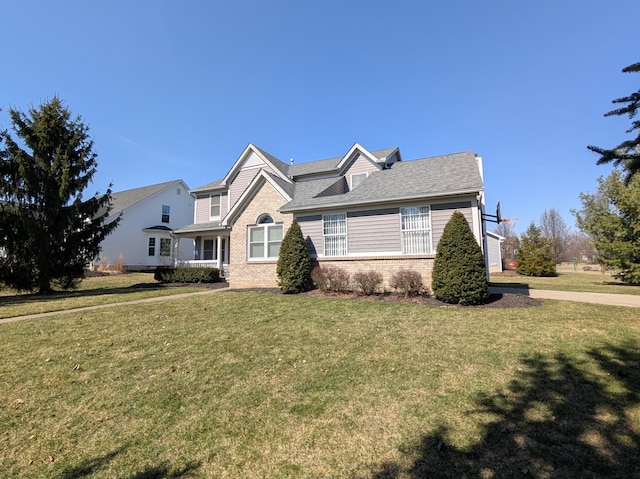 view of front of home featuring brick siding and a front yard