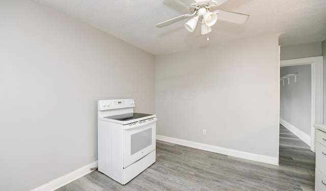 1151/1153 Heyl Ave, Columbus, OH 43206 - kitchen featuring light wood-style flooring, a textured ceiling, white electric range oven, baseboards, and ceiling fan