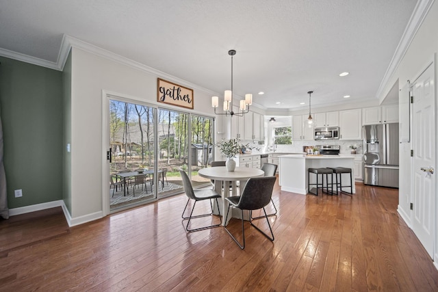 dining room featuring baseboards, an inviting chandelier, dark wood-style flooring, recessed lighting, and ornamental molding