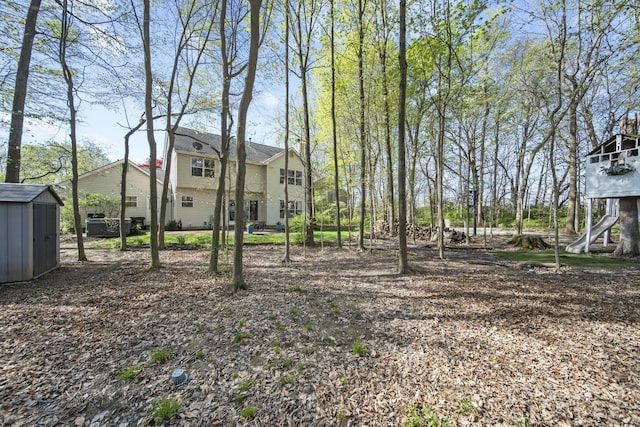 view of yard with an outdoor structure and a storage shed